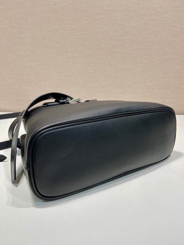 Pra*a top handle bags